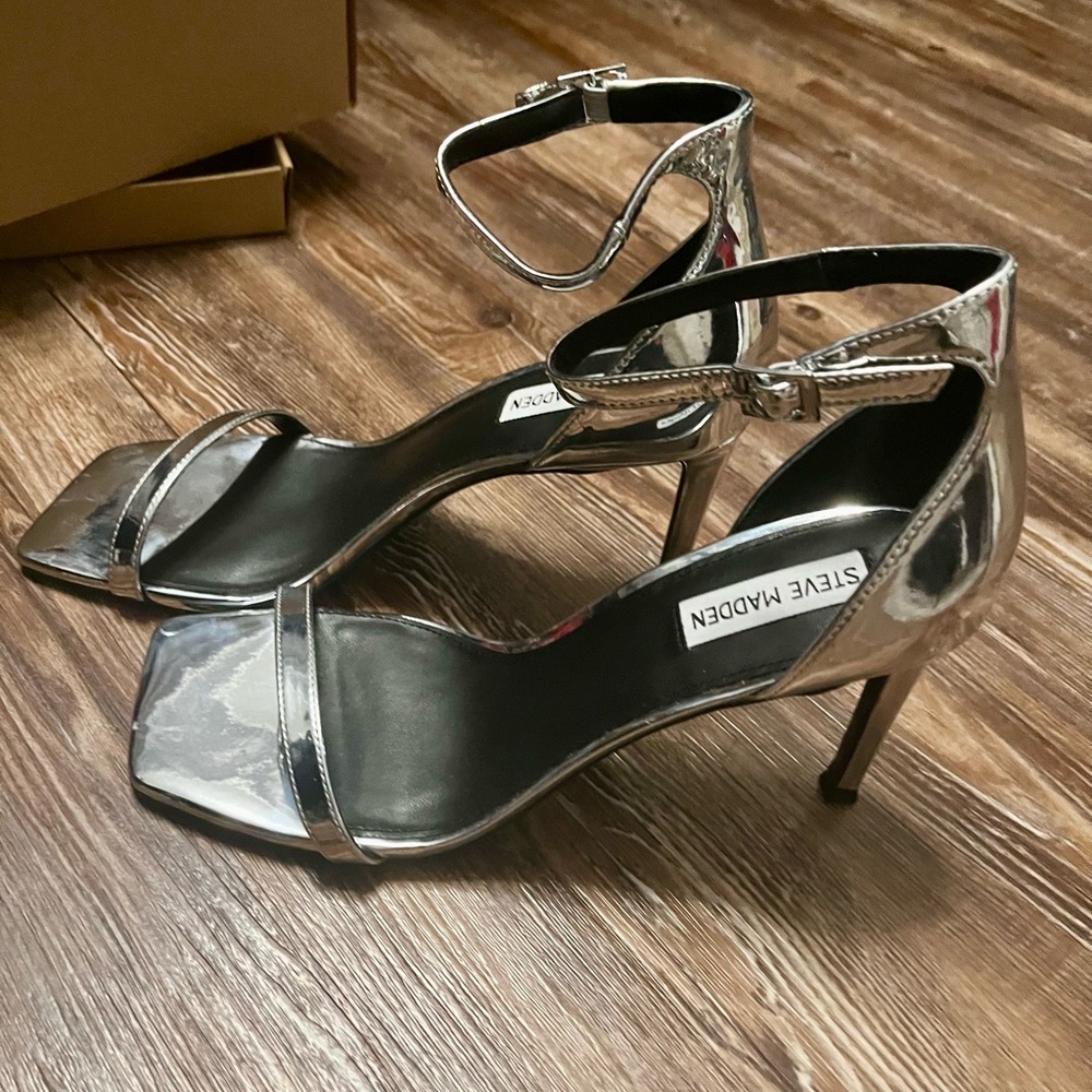 New in box Steve Madden Metallic Silver Heels with Ankle Strap